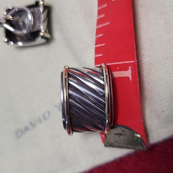 DAVID YURMAN 14 KT YELLOW GOLD AND SILVER EARRINGS WITH OMEGA BACKS - Picture 5 of 6